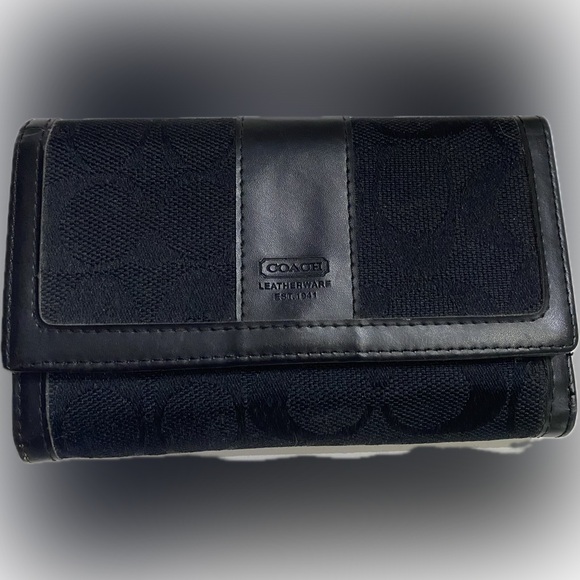 Coach Handbags - 🖤Coach, Long Tri-Fold Wallet, Color Black